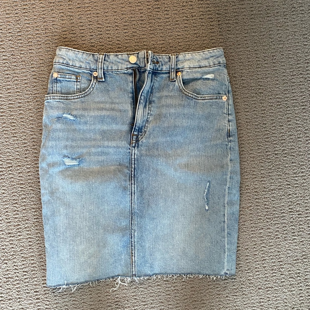 H&M light demin jean skirt size 6